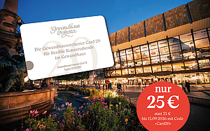 Gewandhaus zu Leipzig im Sommer mit Gewandhausorchester Card davor