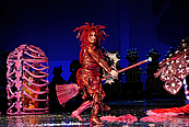 Das Foto zeigt eine Szene aus der Oper Hänsel und Gretel.
