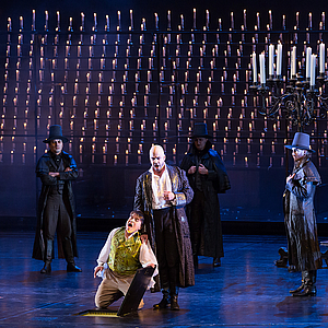 Das Foto zeigt eine Szene aus der Oper Tosca.