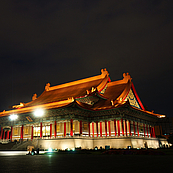 Das Foto zeigt die Konzerthalle "National Theatre and Concert Hall" in Taipei (Taiwan)
