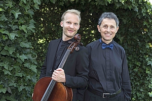 Auf dem Bild sind die beiden Musiker Despond & Stanev zu sehen.