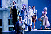 Das Foto zeigt eine Szene aus der Oper Das Rheingold.