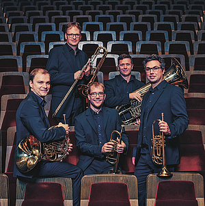 Das Foto zeigt die Mitglieder des Gewandhaus Brass Quintetts
