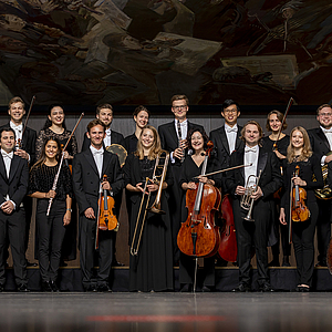 Das Foto zeigt die aktuellen Jahrgänge der Mendelssohn-Orchesterakademie des Gewandhausorchesters