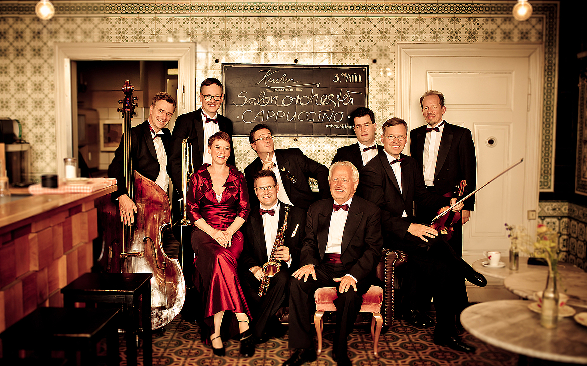 Das Foto zeigt das Salonorchester Cappuccino.